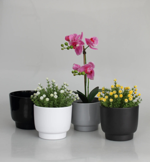 osłonki ceramiczne kompozycja kwiatowa kwiaty donice osłonki ceramiczne kompozycja kwiatowa kwiaty donice